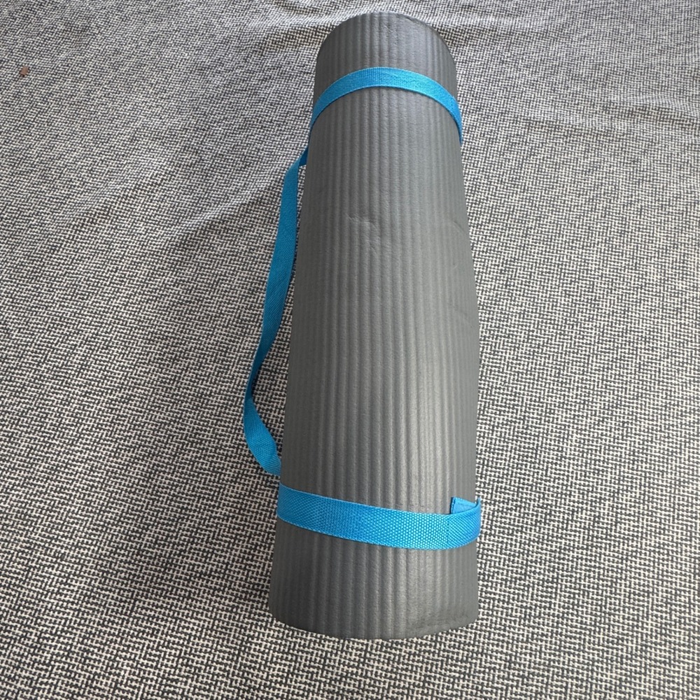 FILA Gray Yoga Exercise Mat with Blue Carrying Strap 24x68 Ribbed Texture